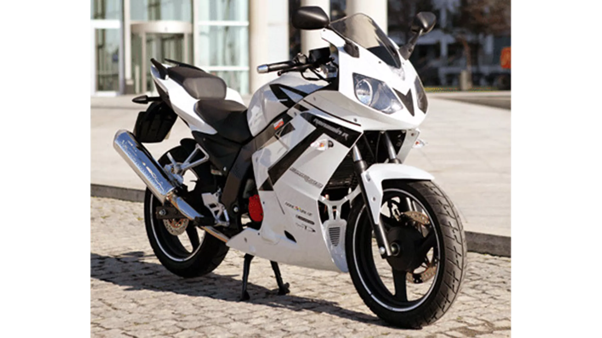 Daelim Roadwin 125 R - Image 1 Daelim Roadwin 125 R - Image 1