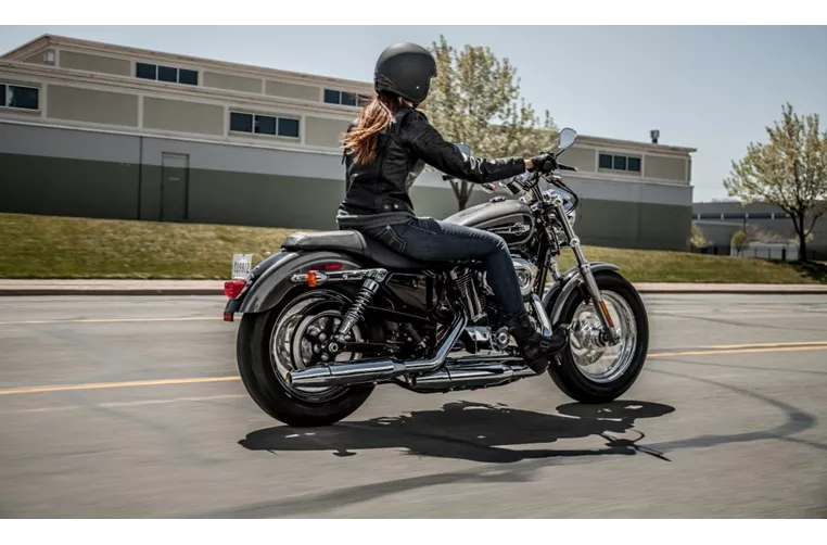 Harley-Davidson Sportster XL 1200C Custom 2014