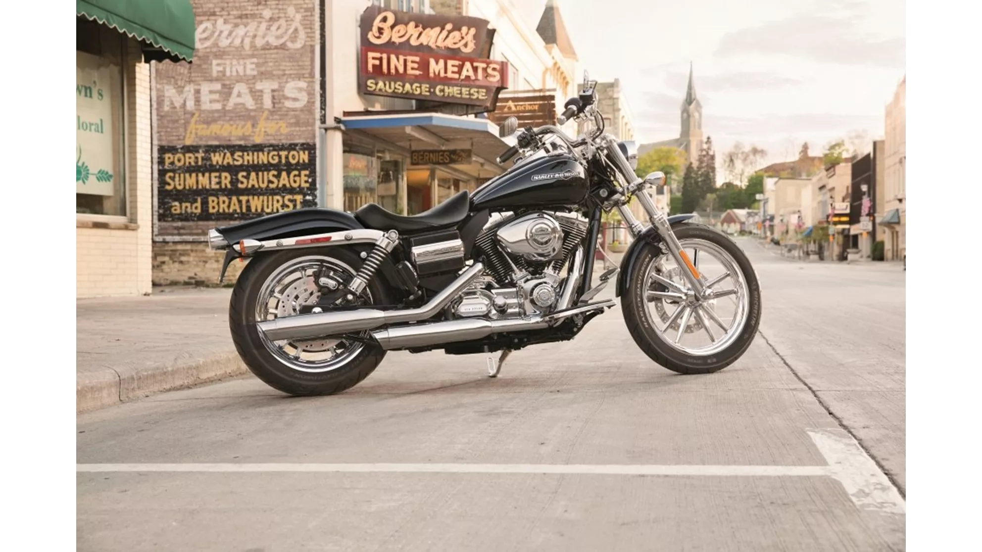 Harley-Davidson Dyna Super Glide Custom FXDC - Resim 1