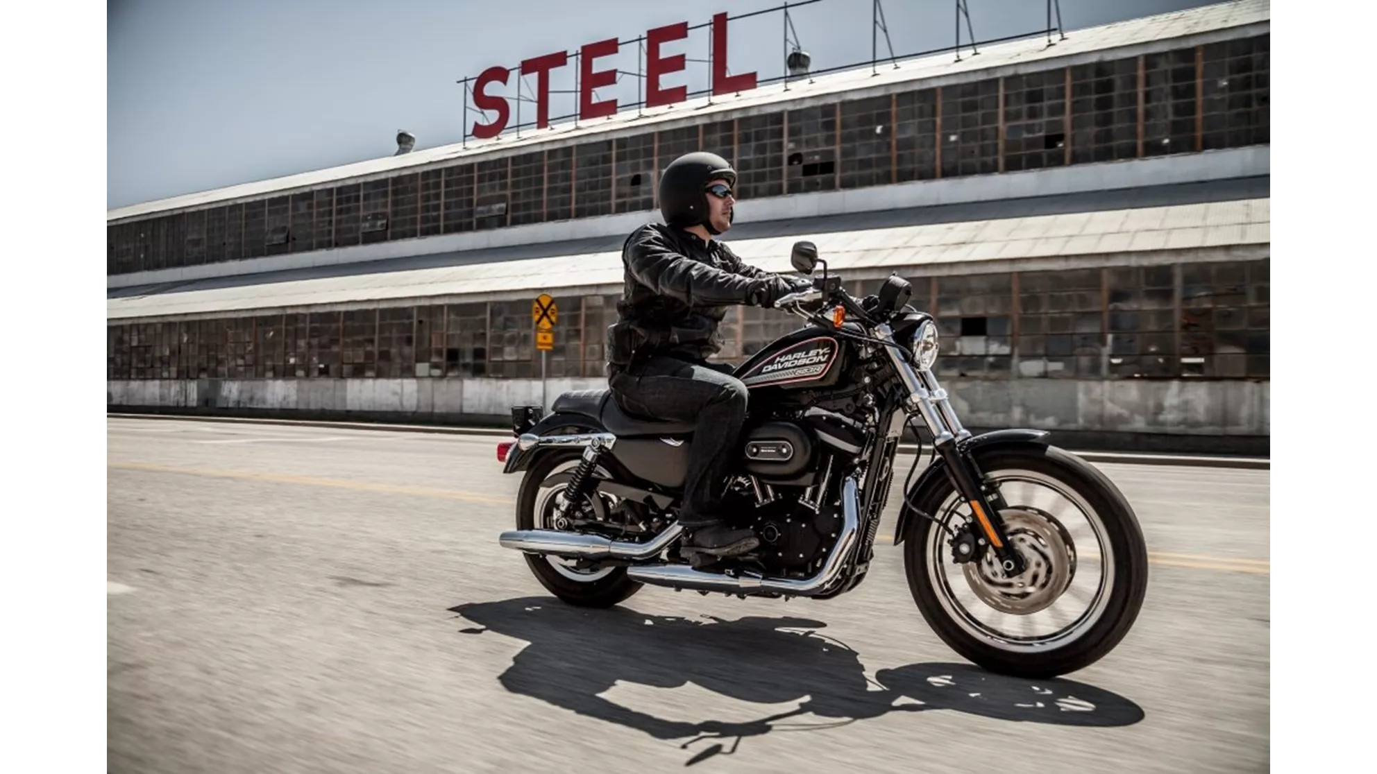 Harley-Davidson Sportster XL 883 R Roadster - Image 2 Harley-Davidson Sportster XL 883 R Roadster - Image 2