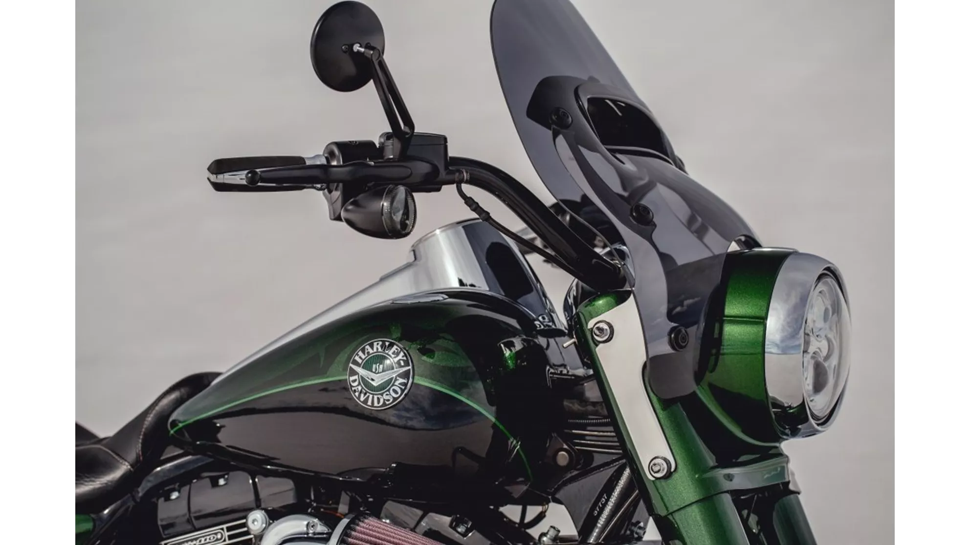 Harley-Davidson CVO Road King FLHRSE - Image 2 Harley-Davidson CVO Road King FLHRSE - Image 2