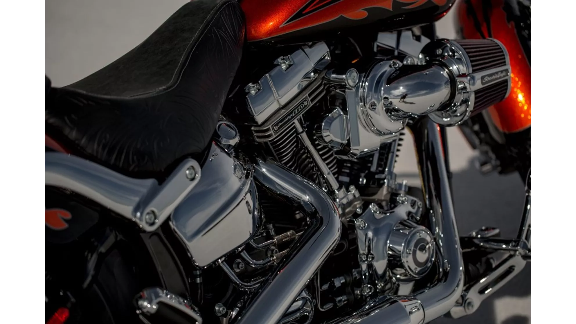 Harley-Davidson CVO Breakout FXSBSE - Resim 5