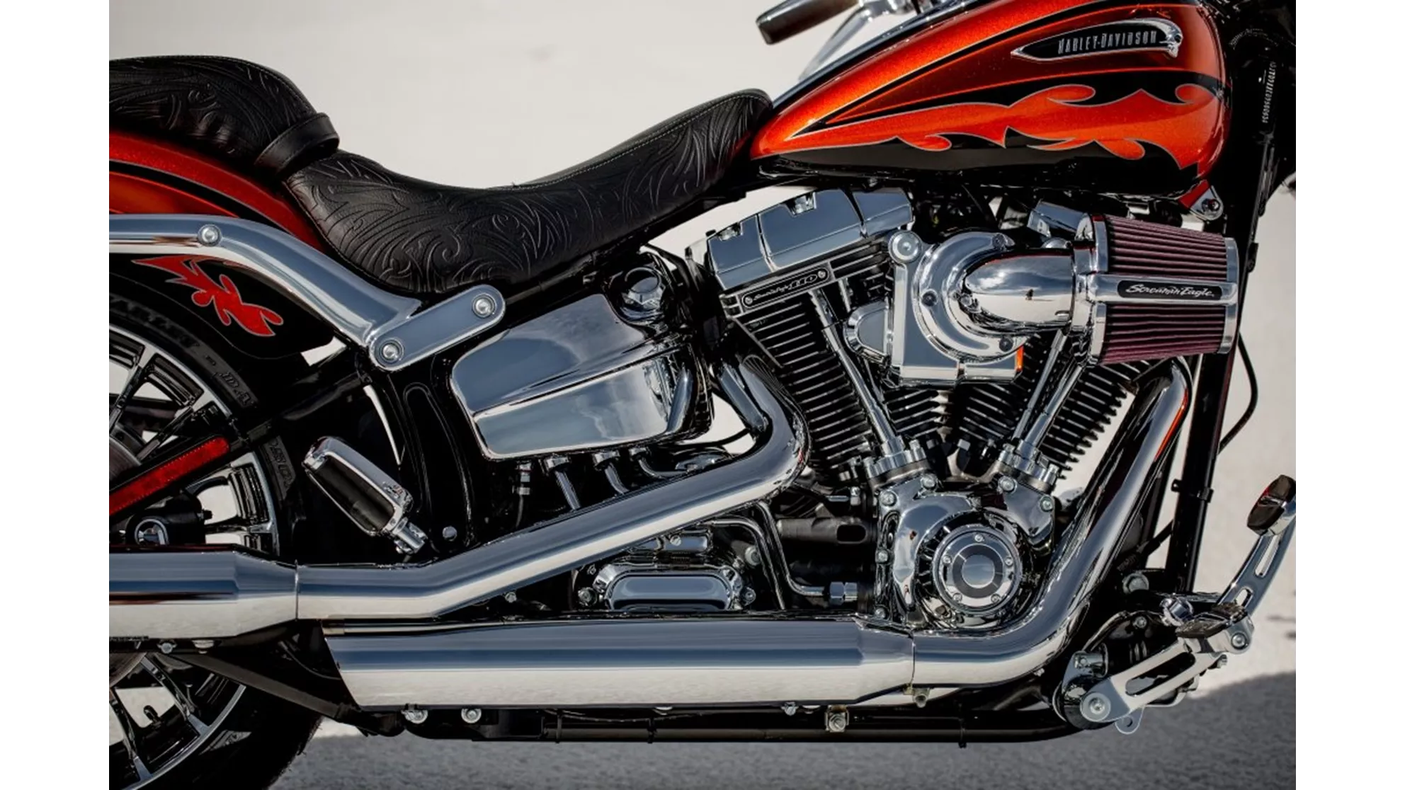 Harley-Davidson CVO Breakout FXSBSE - Слика 6