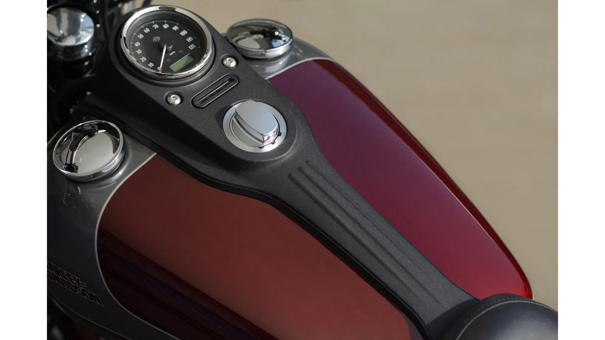 Harley-Davidson Dyna Street Bob Special - Image 9 Harley-Davidson Dyna Street Bob Special - Image 9