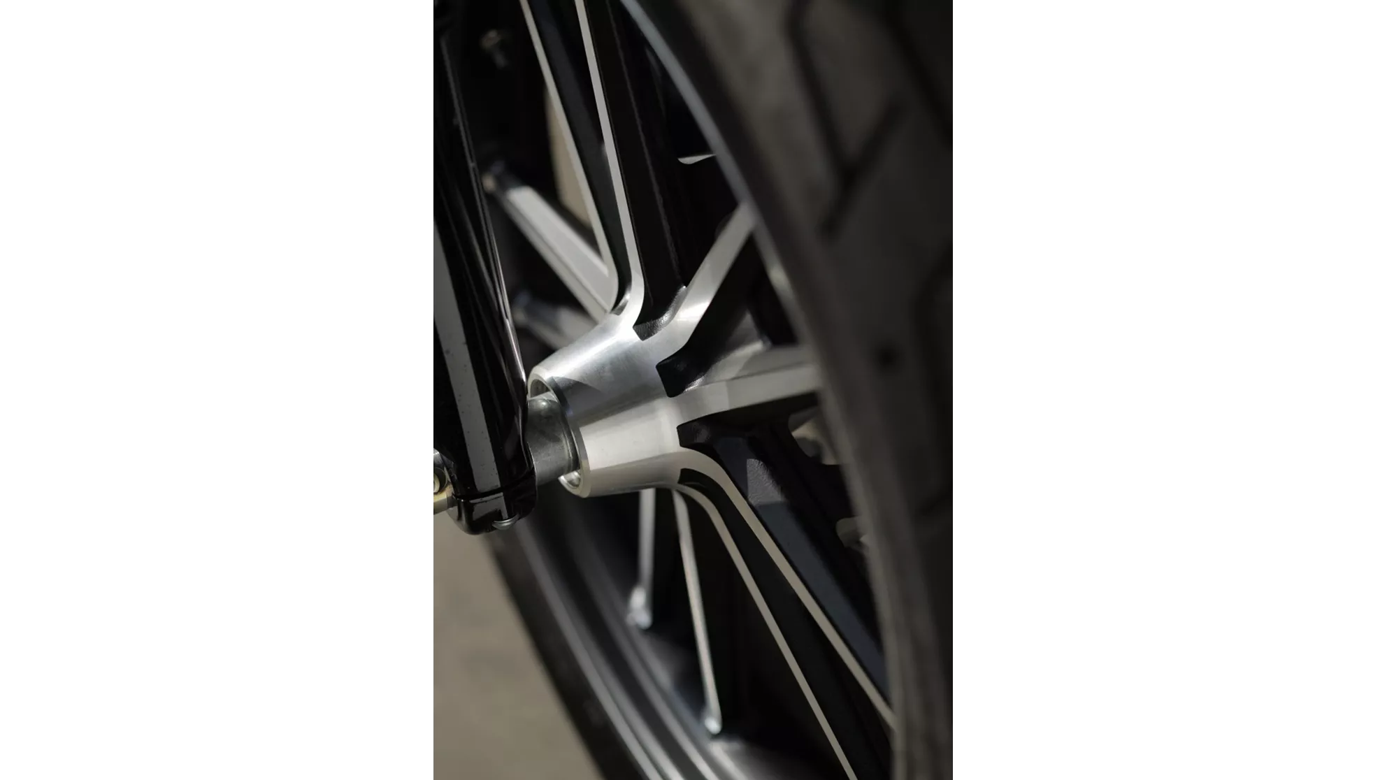 Harley-Davidson Dyna Street Bob Special - Image 15 Harley-Davidson Dyna Street Bob Special - Image 15