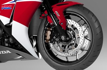 Honda CBR1000RR Fireblade 2014 - Bild 10 Honda CBR1000RR Fireblade 2014 - Bild 10