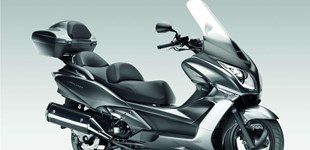 Peugeot Satelis 2 400 RS 2017 vs Honda SW-T 400 2014