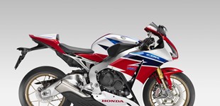 Aprilia RSV4 1100 Factory 2020 vs Honda CBR1000RR Fireblade SP 2014