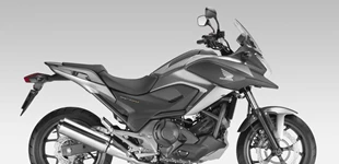 Suzuki V-Strom 650 2011 vs Honda NC750X 2014 Suzuki V-Strom 650 2011 vs Honda NC750X 2014