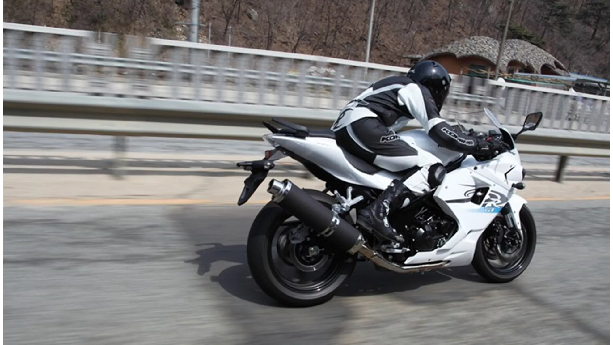 Hyosung GT 650iR Sport - Image 4 Hyosung GT 650iR Sport - Image 4