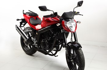 Hyosung GT 250i Naked 2014 - Bild 6