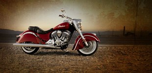 Indian Chief Classic 2014 vs Harley-Davidson Road King Classic FLHRC 2009