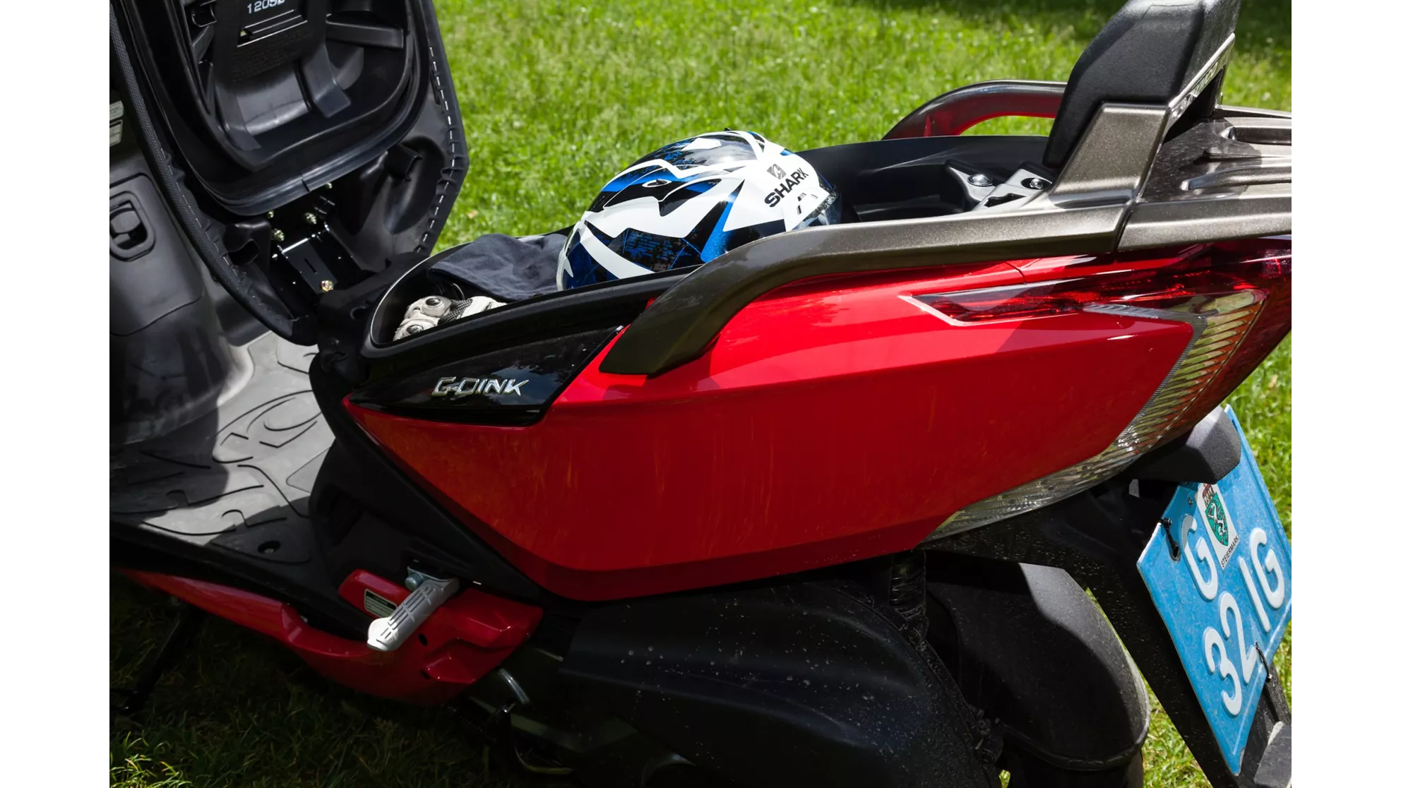 Kymco G-Dink 300i - Image 1 Kymco G-Dink 300i - Image 1