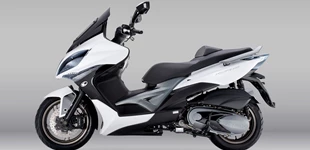 Piaggio Beverly 400 2021 vs Kymco Xciting 400i ABS 2014 Piaggio Beverly 400 2021 vs Kymco Xciting 400i ABS 2014