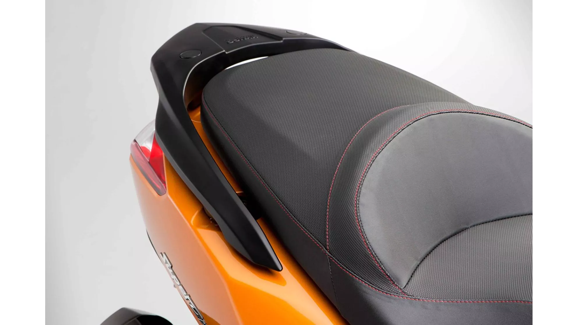 Kymco Superdink 300i - Image 6 Kymco Superdink 300i - Image 6