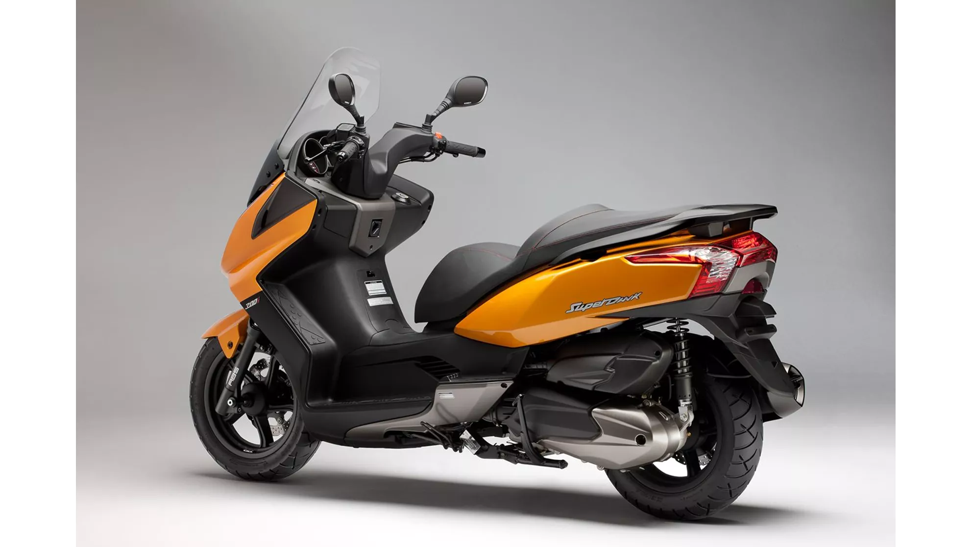 Kymco Superdink 300i - Image 8 Kymco Superdink 300i - Image 8