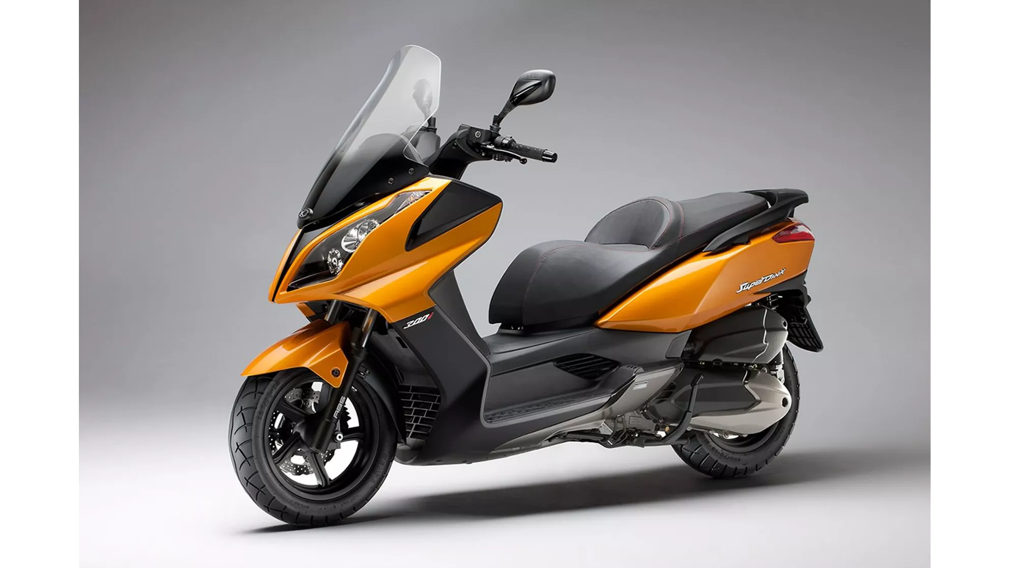 Kymco Superdink 300i - Image 10 Kymco Superdink 300i - Image 10