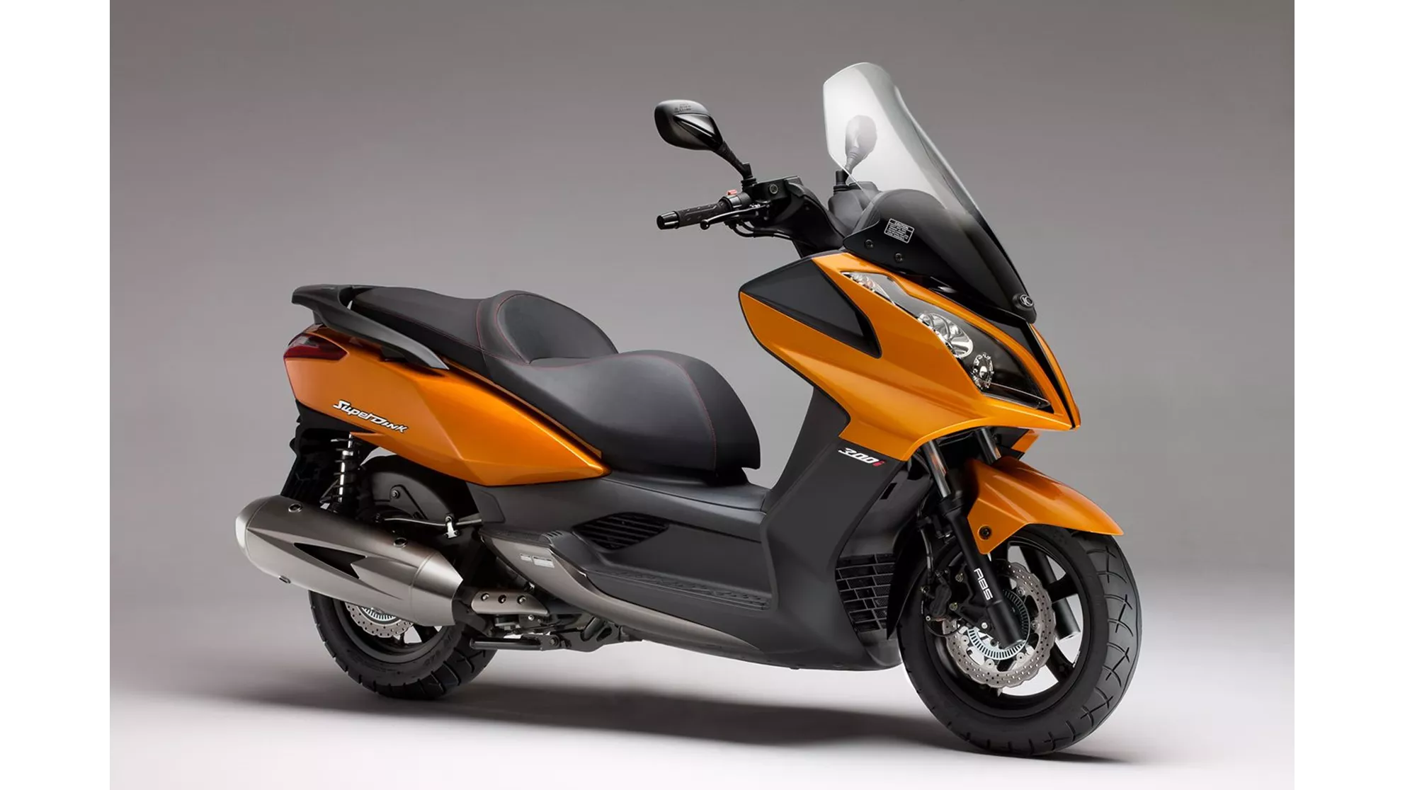 Kymco Superdink 300i - Image 16 Kymco Superdink 300i - Image 16
