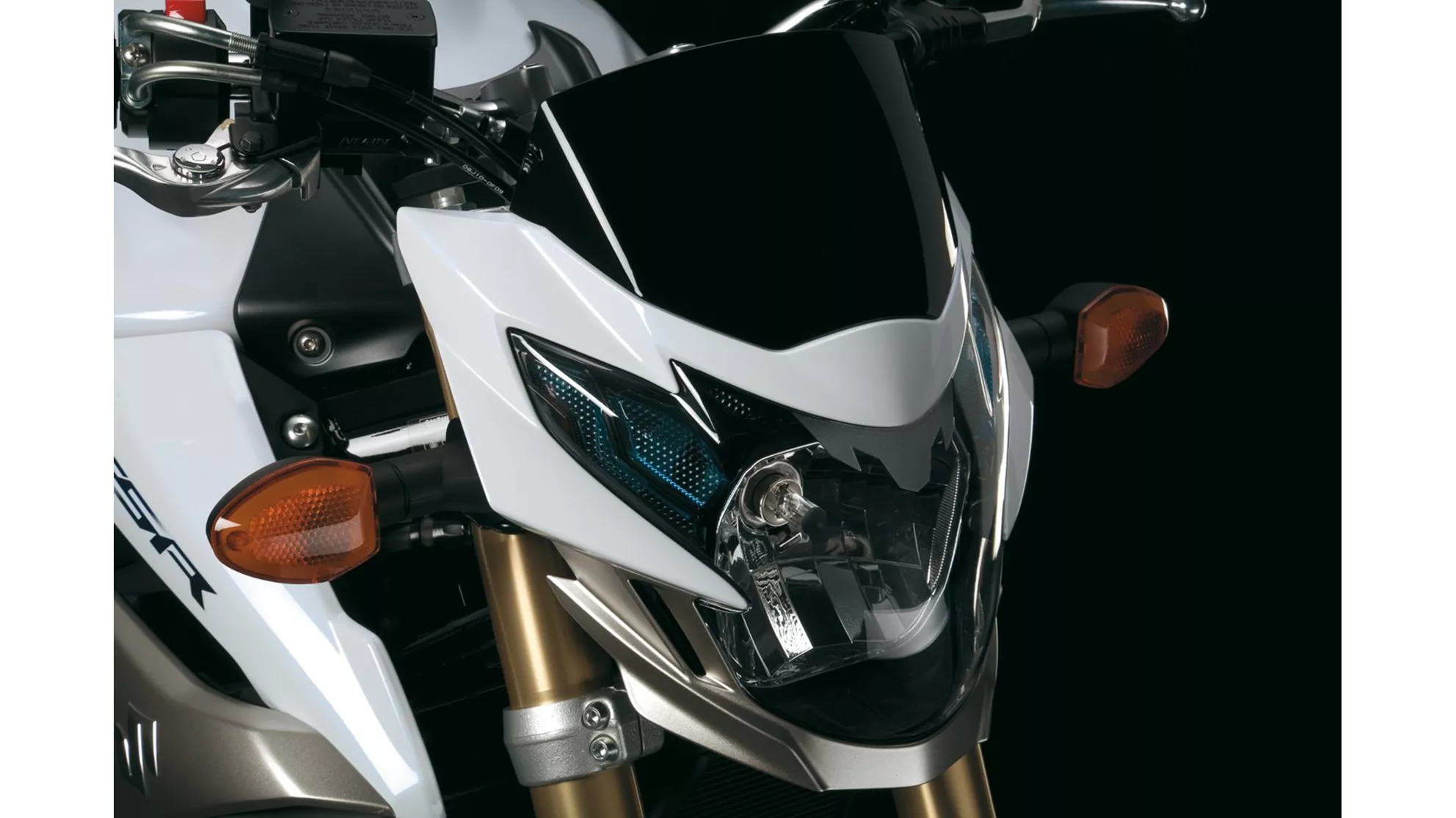 Suzuki GSR 750 - Image 8 Suzuki GSR 750 - Image 8