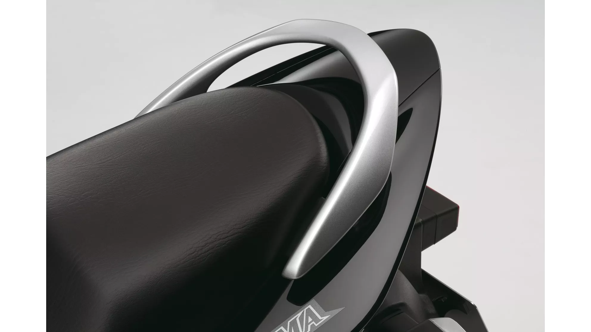 Suzuki GW250 Inazuma - Image 9 Suzuki GW250 Inazuma - Image 9