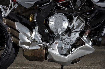 MV Agusta Rivale 800 2014 - Bild 4 MV Agusta Rivale 800 2014 - Bild 4
