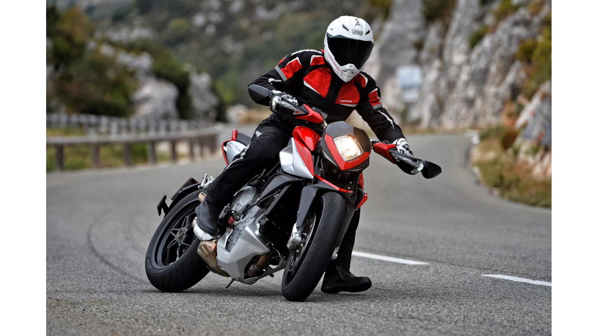 MV Agusta Rivale 800 - Image 5 MV Agusta Rivale 800 - Image 5
