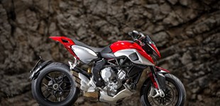 MV Agusta Rivale 800 2014 vs MV Agusta Dragster 800 2014