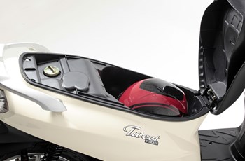 Peugeot Tweet 125 2014 - Bild 9