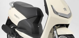 Peugeot Speedfight 3 50 LC 2014 vs Peugeot Vivacity 4T 50 2014