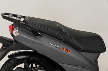 Peugeot Tweet 125 RS 2014 - Bild 5