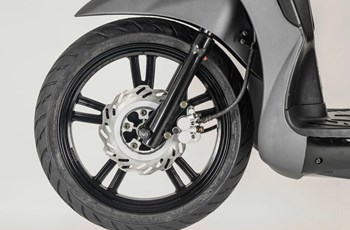 Peugeot Tweet 125 RS 2014 - Bild 6