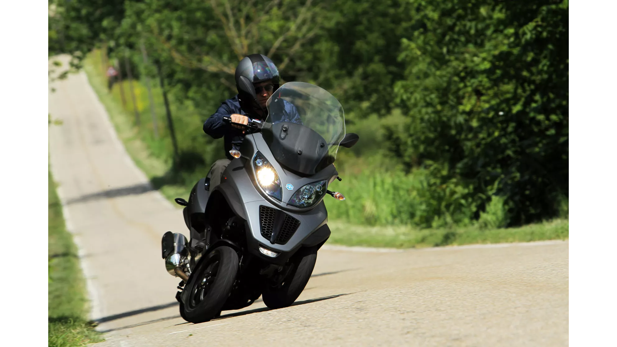 Piaggio MP3 500ie LT Sport - Image 11 Piaggio MP3 500ie LT Sport - Image 11