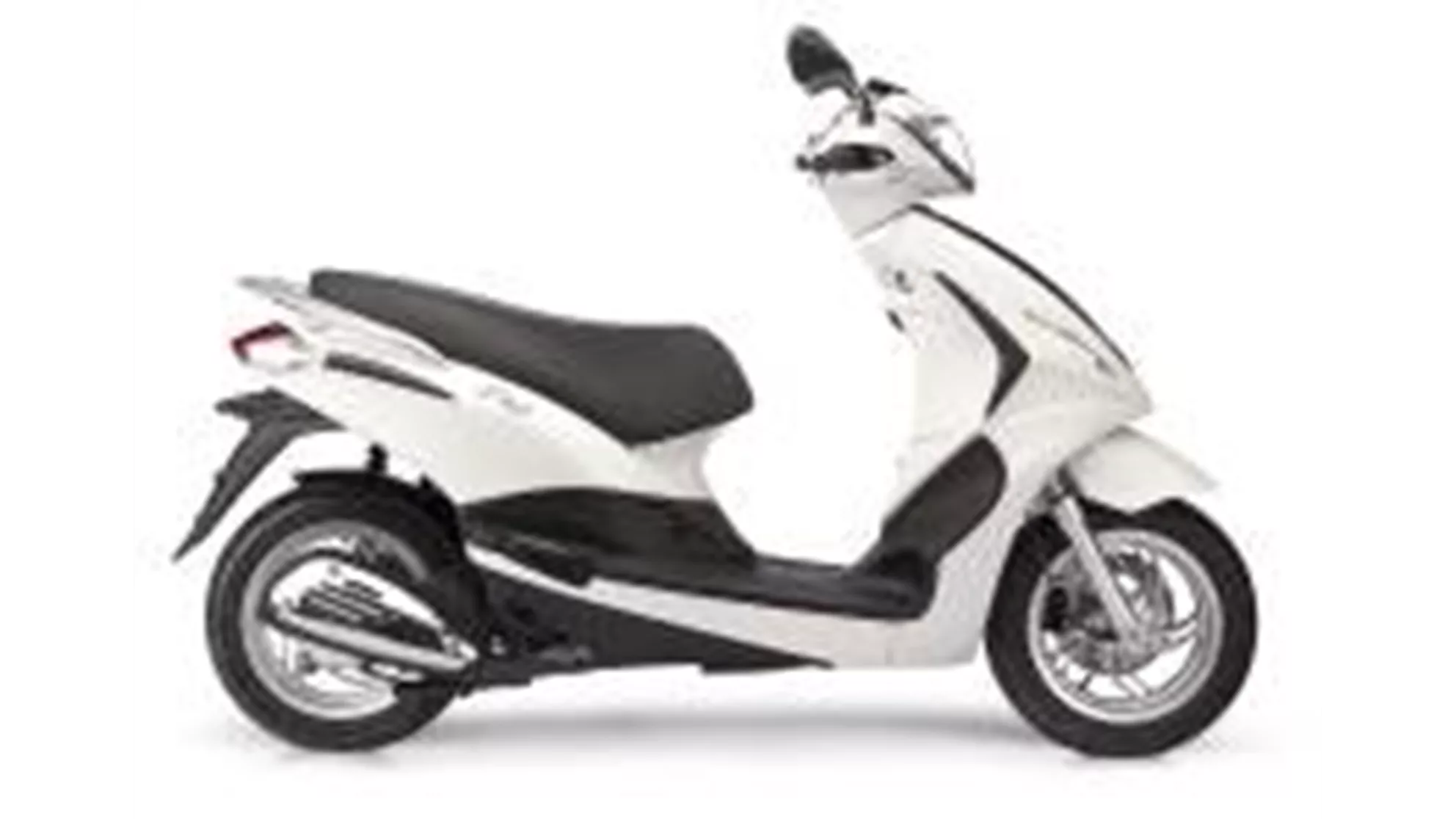 Piaggio New Fly 50 4T - Image 3 Piaggio New Fly 50 4T - Image 3