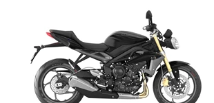 Kawasaki Z900 2021 vs Triumph Street Triple 2014 Kawasaki Z900 2021 vs Triumph Street Triple 2014