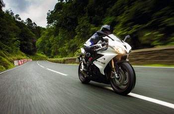 Triumph Daytona 675 R 2014 - Bild 2 Triumph Daytona 675 R 2014 - Bild 2