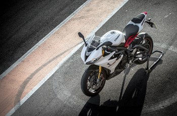 Triumph Daytona 675 R 2014 - Bild 3 Triumph Daytona 675 R 2014 - Bild 3