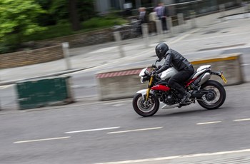 Triumph Speed Triple R 2014 - Bild 2 Triumph Speed Triple R 2014 - Bild 2