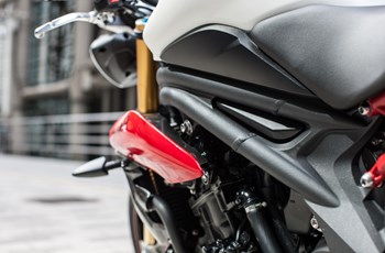 Triumph Speed Triple R 2014 - Bild 7 Triumph Speed Triple R 2014 - Bild 7