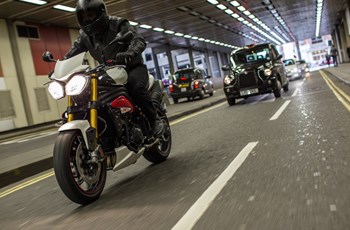 Triumph Speed Triple R 2014 - Bild 8 Triumph Speed Triple R 2014 - Bild 8