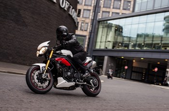 Triumph Speed Triple R 2014 - Bild 9 Triumph Speed Triple R 2014 - Bild 9