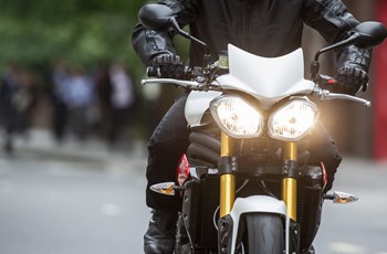Triumph Speed Triple R 2014 - Bild 21 Triumph Speed Triple R 2014 - Bild 21