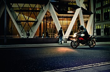 Triumph Speed Triple R 2014 - Bild 29 Triumph Speed Triple R 2014 - Bild 29