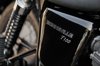 Triumph Bonneville T100 Black 2014 - Bild 3 Triumph Bonneville T100 Black 2014 - Bild 3
