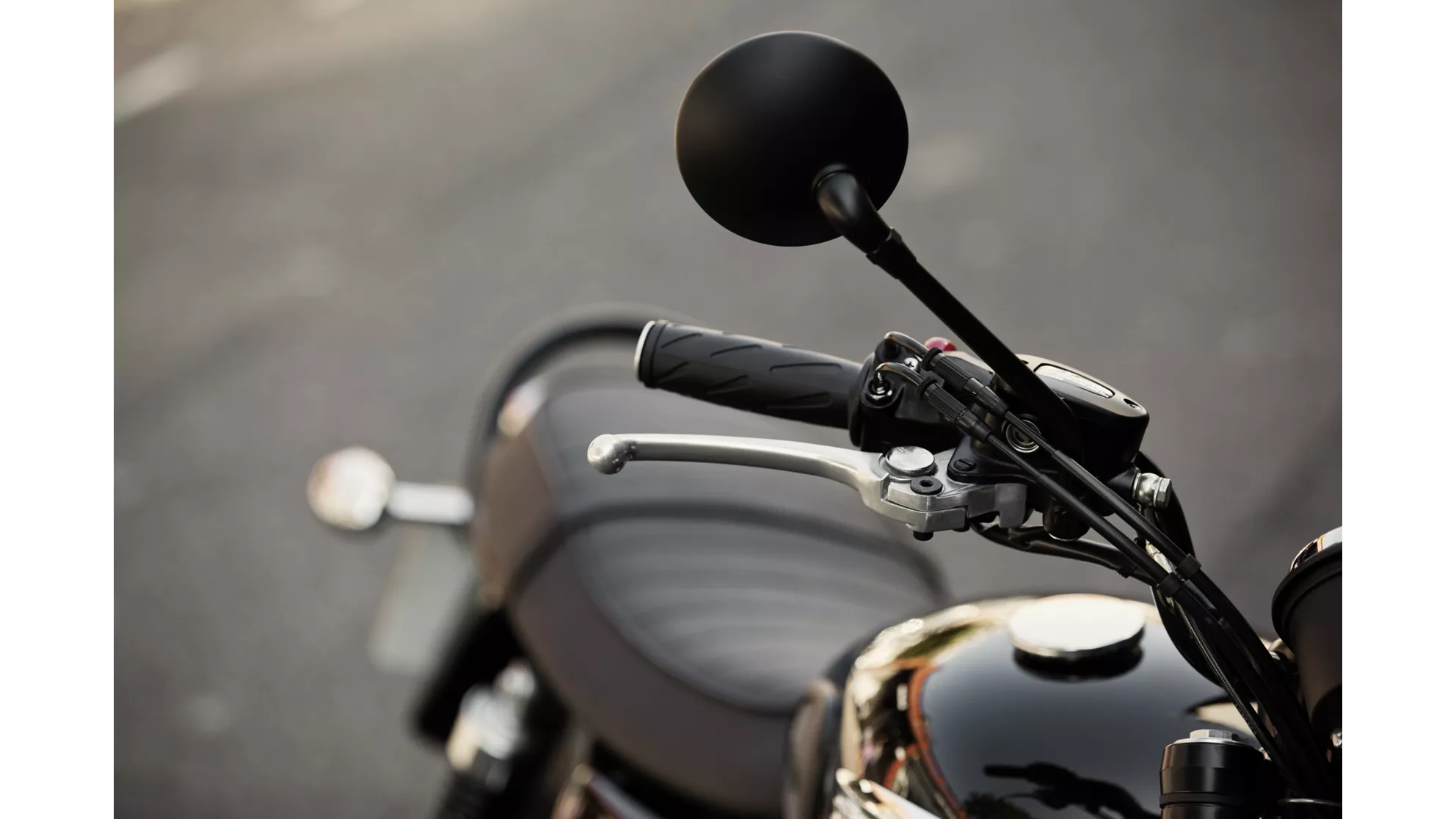 Triumph Bonneville T100 Black - Image 1 Triumph Bonneville T100 Black - Image 1