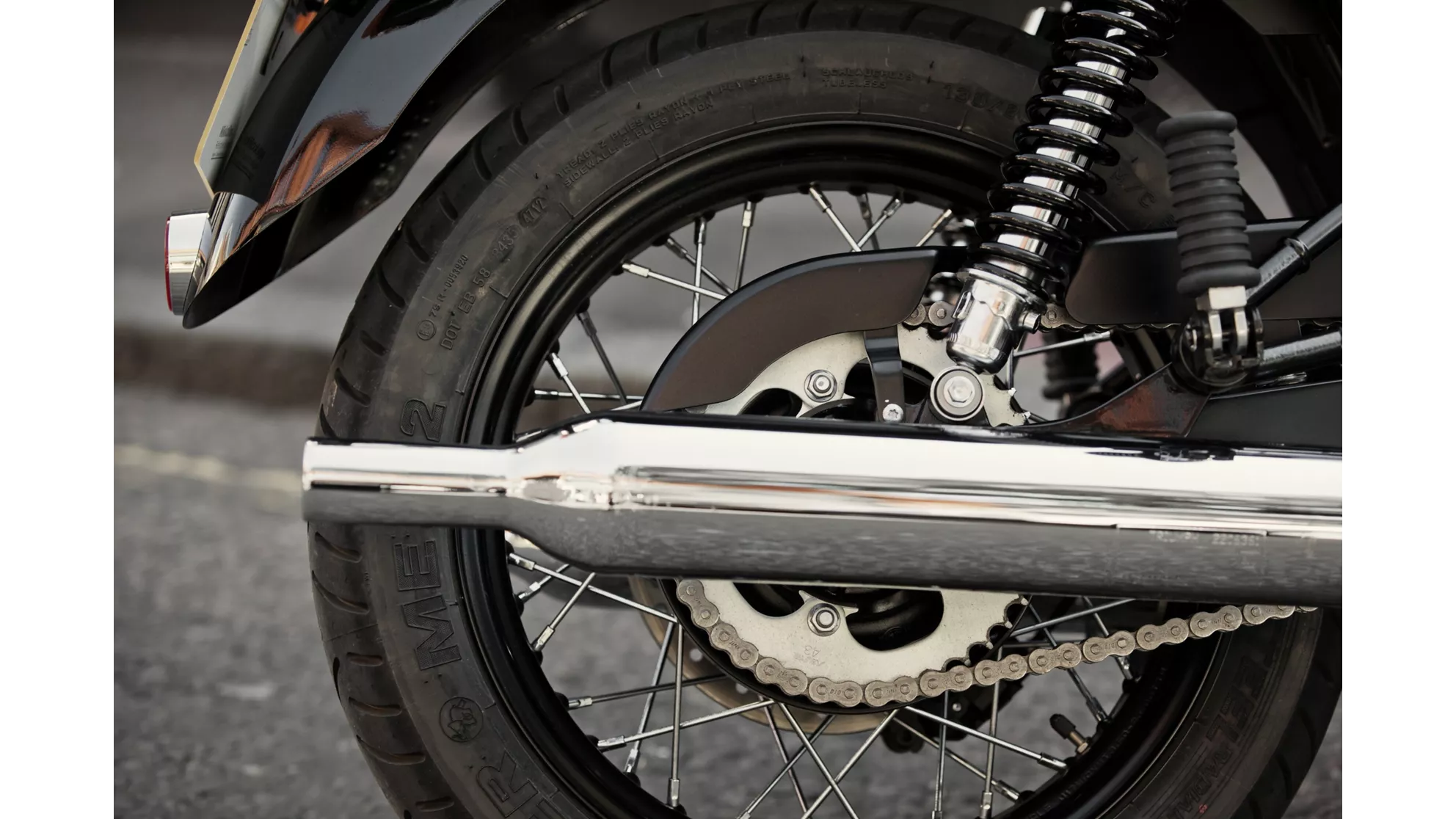 Triumph Bonneville T100 Black - Image 3 Triumph Bonneville T100 Black - Image 3