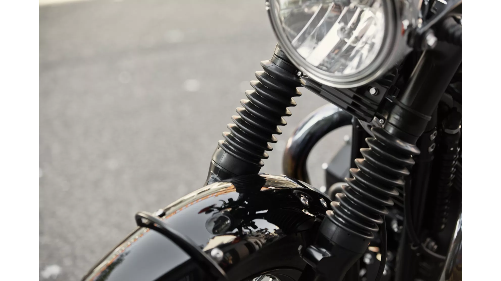 Triumph Bonneville T100 Black - Image 7 Triumph Bonneville T100 Black - Image 7