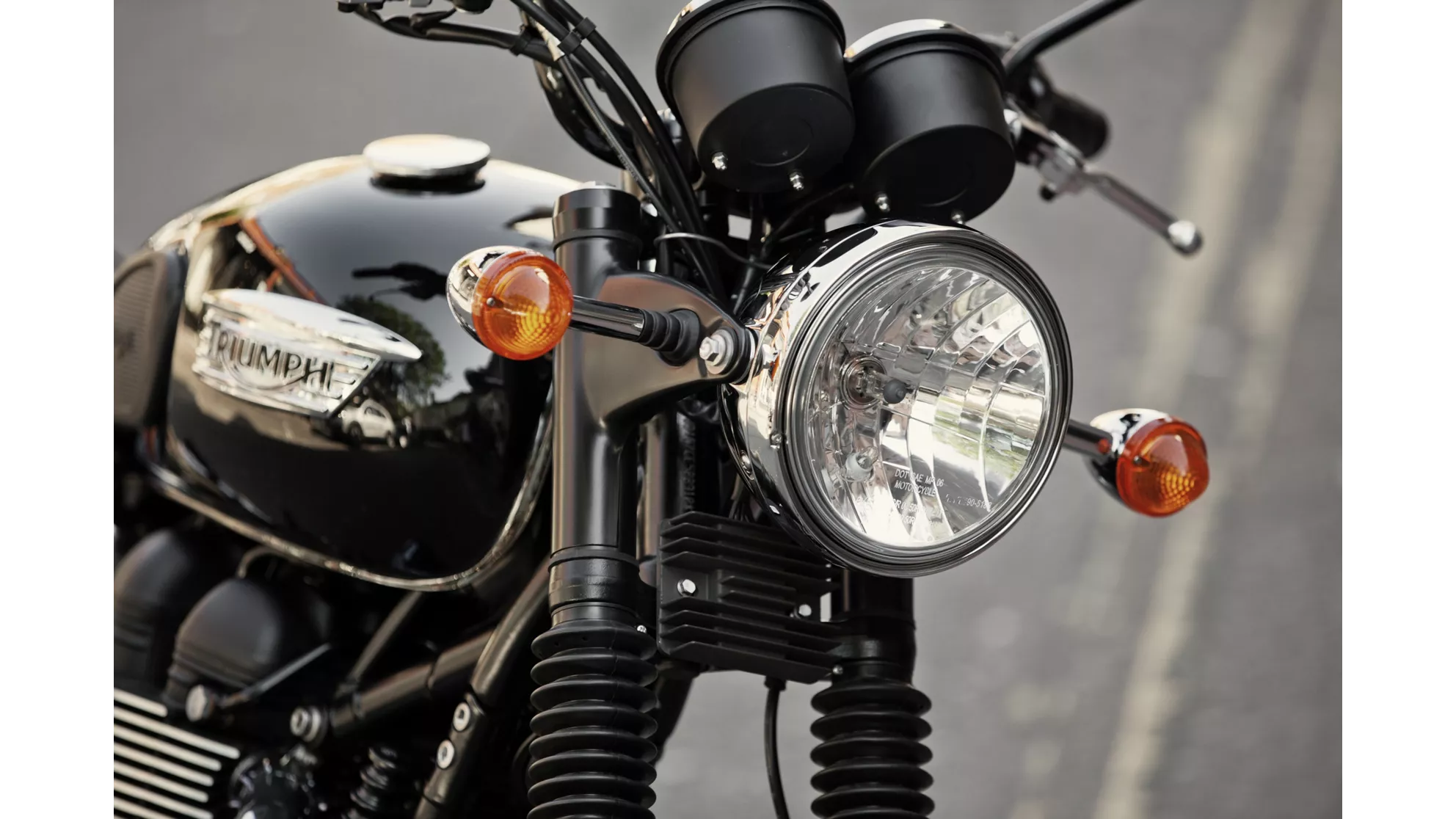 Triumph Bonneville T100 Black - Image 9 Triumph Bonneville T100 Black - Image 9