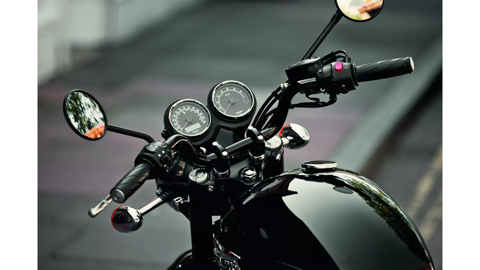 Triumph Bonneville T100 Black - Image 10 Triumph Bonneville T100 Black - Image 10