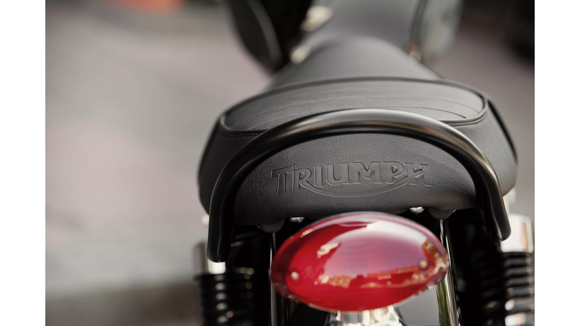 Triumph Bonneville T100 Black - Image 14 Triumph Bonneville T100 Black - Image 14