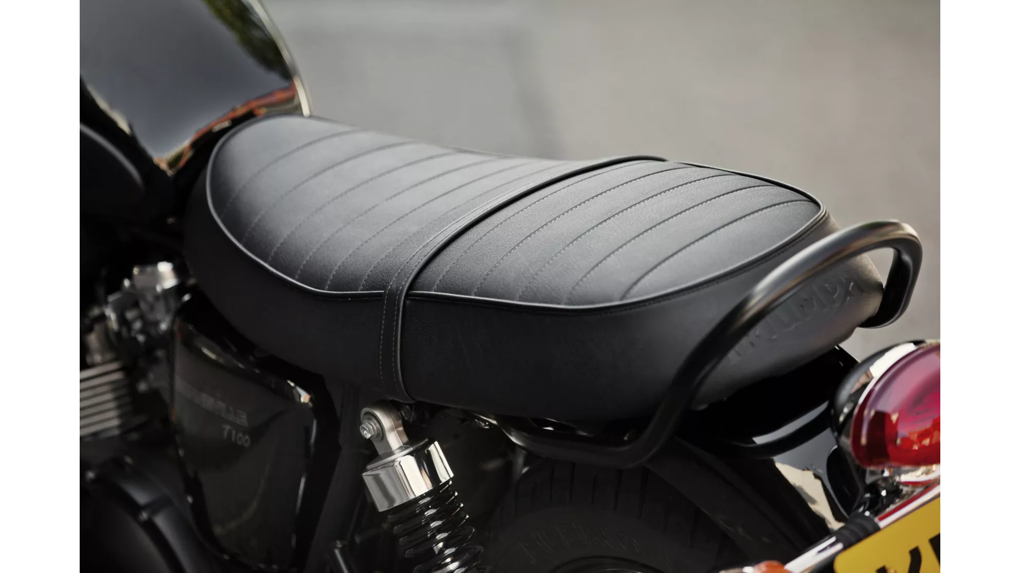 Triumph Bonneville T100 Black - Image 15 Triumph Bonneville T100 Black - Image 15